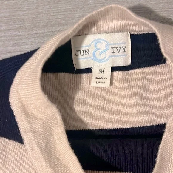 Francesca’s Collections- Tan/Dark Navy Striped Sweater- Size Medium - Picture 5 of 5